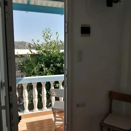 Rodon Vromolithos In Spilia Leros